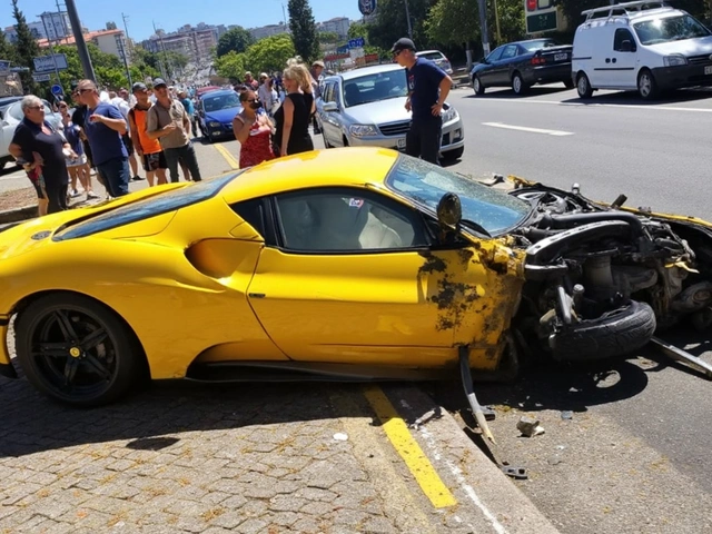 Motorista Atinge Portão com Ferrari de R$3,5 Milhões em São Paulo